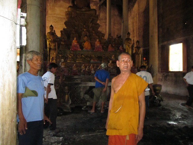 Cháy rụi chánh điện ngôi chùa Khmer gần 800 năm tuổi ảnh 4 _nh 4, H_a th²_ng Th_ch Sßch th_t th_n =ang k_ l_i v_ h_a ho_n.jpg