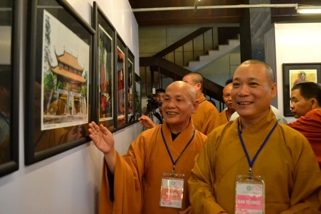 “Chùa Việt” ảnh 2 ch² T(n =_c =i th²_ng l_m _nh.JPG