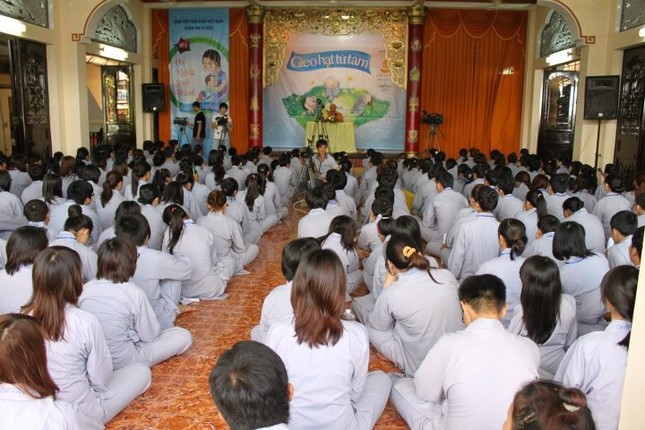 toan the Dao trang dang nghe HT.Giac Toan giang day.jpg