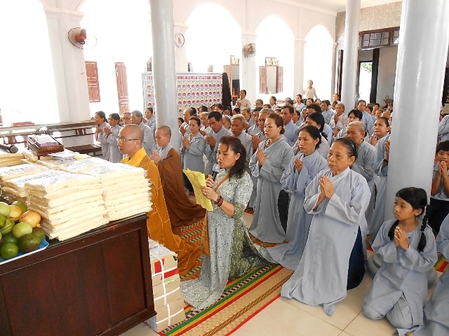 chùa Pháp Lâm cúng dường trường hạ1.JPG