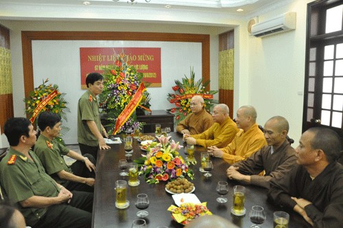 Chúc mừng ngày truyền thống Công an Nhân dân ảnh 2 wwwT61.bmp