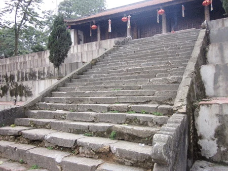 Dẫu rằng trước đó nó được đẽo thủ công từ thượng cổ, rất đẹp và bền vững