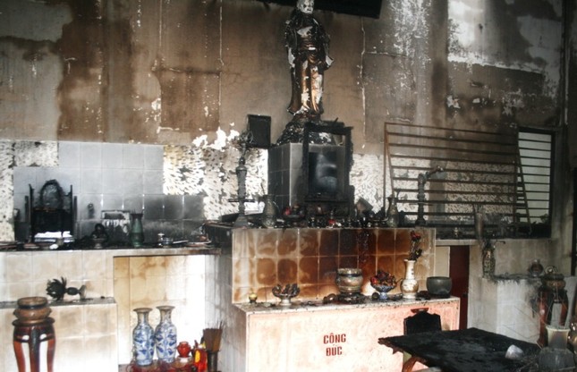 Thêm một ngôi chùa bị cháy ảnh 1 dinhhue2.jpg