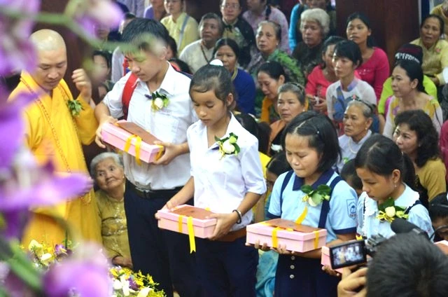 Vu lan chia sẻ yêu thương ảnh 1 91_705025601.jpg