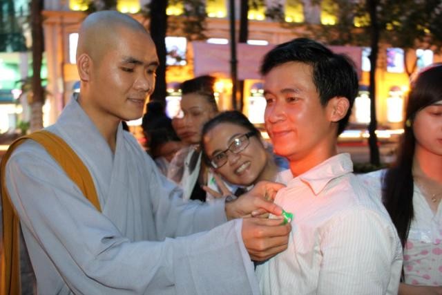 "Hoa hồng xuống phố" ảnh 1 hoa hong xuong pho 1.jpg