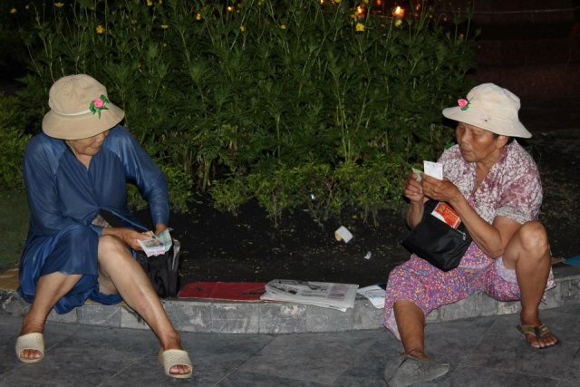 "Hoa hồng xuống phố" ảnh 5 hoa hong xuong pho 2.jpg