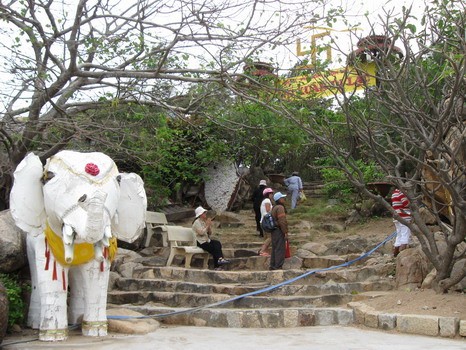 Ngàn cuốn sách xây dựng thư viện chùa Từ Tôn ảnh 1 chua Tu tôn.jpg