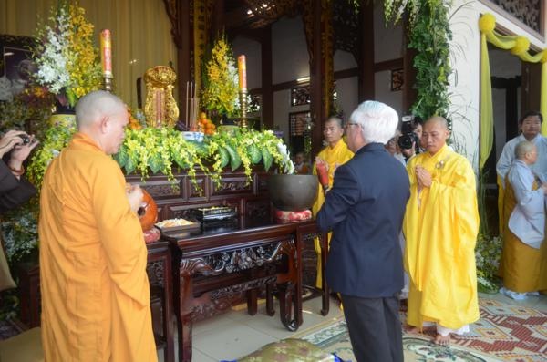 ong le hoang  quan 2.jpg