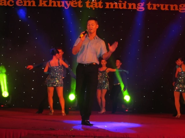 NSND Kim Cương mang niềm vui tới trẻ em mồ côi… ảnh 2 NSNDKIMCUONGVATREEM4.JPG