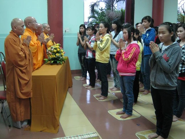 PG Bình Định: Phát triển đồng đều các mặt… ảnh 1 Anh 2 PG Bình Định tiếp sức mùa thi.jpg