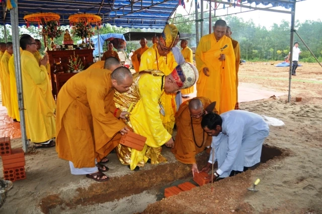 Chú tạo tượng Phật và đặt đá xây dựng chùa Chơn An ảnh 3 Chua chon an, tri nang4.JPG