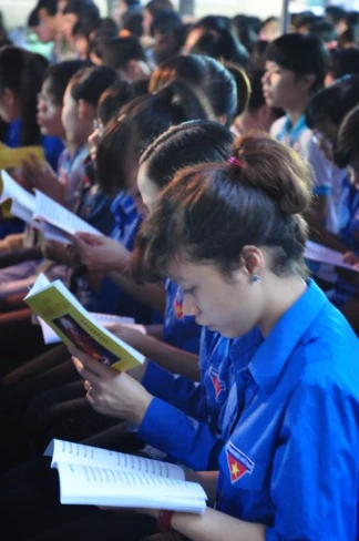 anh Doan vien, sinh vien toi chua hoc Phat (1).jpg