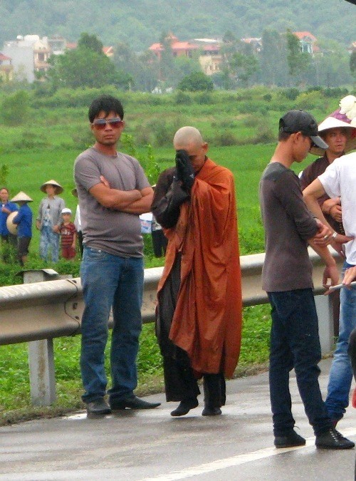 Thực hư về nhóm tháp tùng ĐĐ.Thích Tâm Mẫn ảnh 1 Hinh anh ve thay Tam Man.jpg