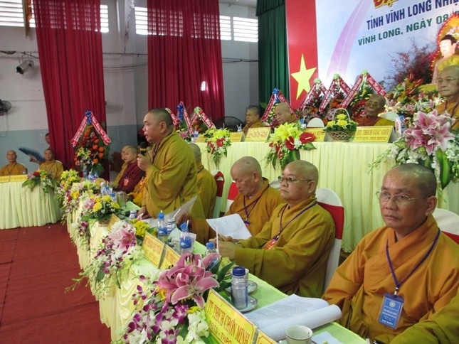 Đại hội PG tỉnh Vĩnh Long lần thứ VI thành công tốt đẹp ảnh 2 chủ tọa đoàn chứng minh.jpg