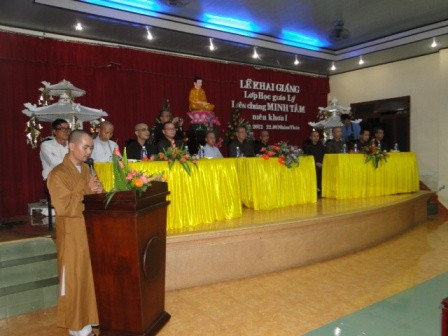 Lop hoc giao ly 2.JPG