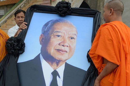 Phật giáo nguyện cầu cho cựu vương Sihanouk ảnh 1 Cuu hoang.jpg