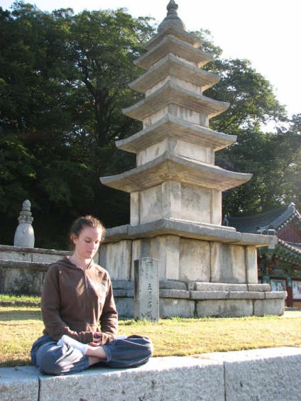 Du khách nước ngoài với chương trình.jpg