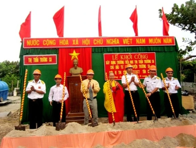 Toàn cảnh lễ động thổ.JPG