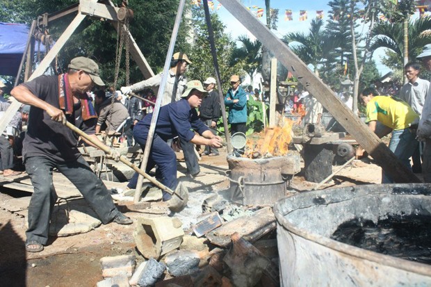 Tịnh xá Ngọc Cổ đúc đại hồng chung ảnh 4 tinhxangocco22.jpg