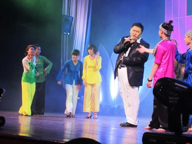 Ấm áp! ảnh 2 Nguyen duc va ban10.jpg