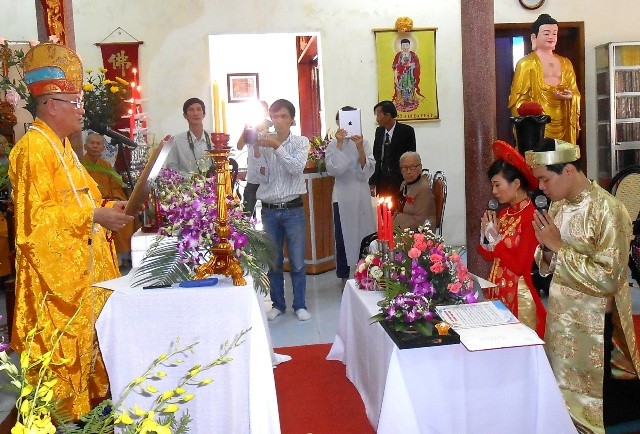 dam cuoi o chua1.JPG