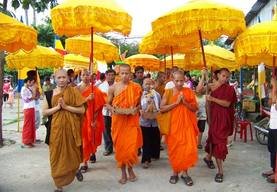 Chùa Risìvansasuriyà (Rạch Sỏi): Dâng y Kathina ảnh 1 ktn-4.jpg