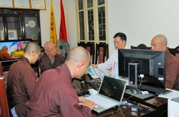 Ra mắt bản tin nhanh Đại hội VII ảnh 3 wwwT4 (3).jpg