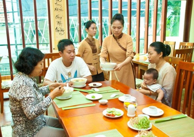 Việt Chay giảm giá 50% trong ngày 30-11 ảnh 1 VietChay khong gian tren lau.jpg