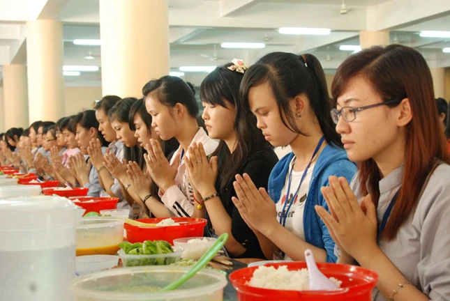 Ảnh bai Den chua tri co don.jpg