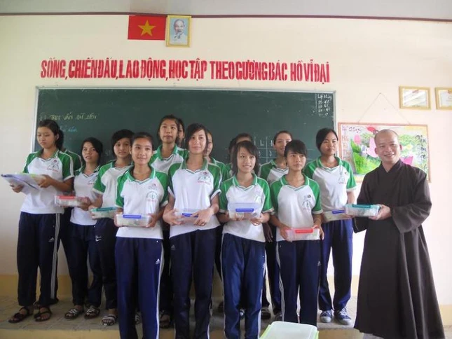 Thay thich Tanh Binh, Nhu Danh.jpg