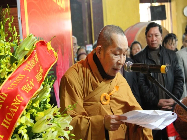 HT.Thích Chơn Thiện đọc lời tưởng niệm cố Đại lão HT.Thích Thanh Tứ