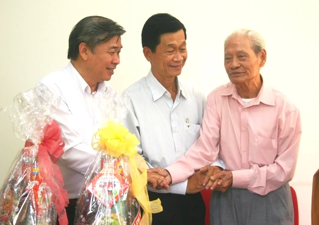 cu si Tong Ho Cam.JPG