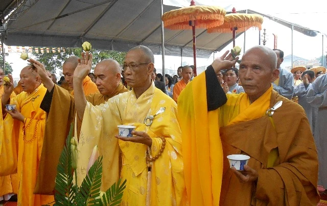 Đúc tượng Đức Bổn Sư Thích Ca tại chùa Long Hoa ảnh 1 duc tuong3.JPG