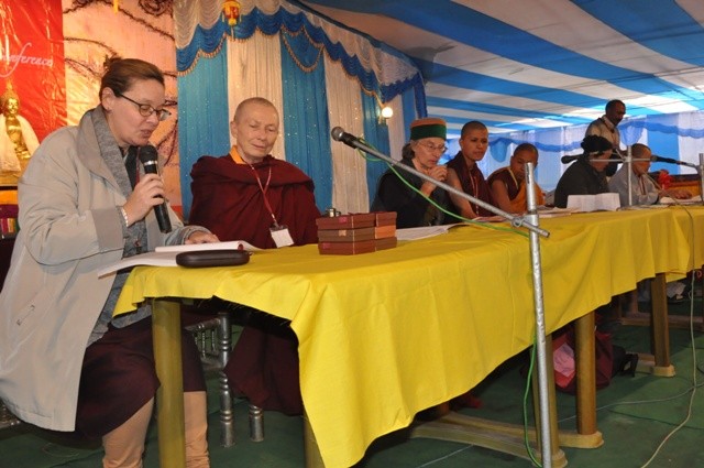 Cßc n_ c² s_ Ph_t t_ tr_nh bay tham lu_n t_i h_i th_o.JPG