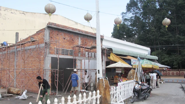 Nhà hàng, karaoke... “mọc” cạnh chùa Dơi ảnh 2 chua doi 2.jpg