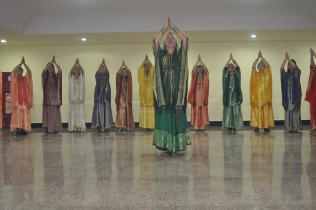 Chùm ảnh: Toàn cảnh Hội nghị Sakyadhita 13 ảnh 21 Bi_u di_n =i_u luGn v_ theo =_ h_nh Mandala c·ng d²_ng 21 n_ th_n Tara.JPG