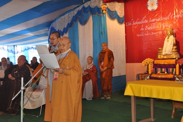 Ni trưởng TN Tịnh Nguyện đọc diễn văn khai mạc.JPG