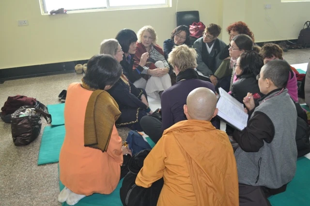 Trao =_i kinh nghi_m ²u khuy_t qua H_i th_o.JPG