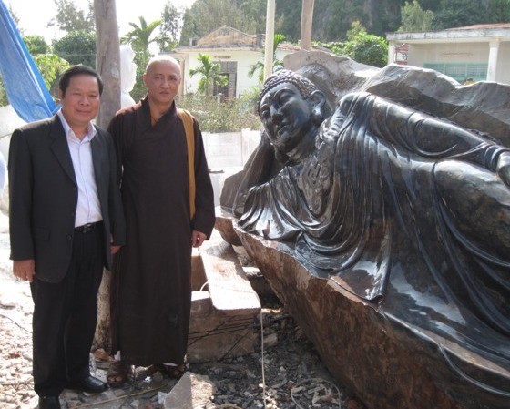 Tượng Phật bằng đá quý lớn nhất VN ảnh 2 Tuong lon nhat VN 1.jpg