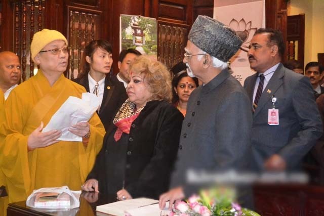 Phó Tổng thống Ấn Độ thăm chùa Trấn Quốc ảnh 6 Bui hien 6.jpg