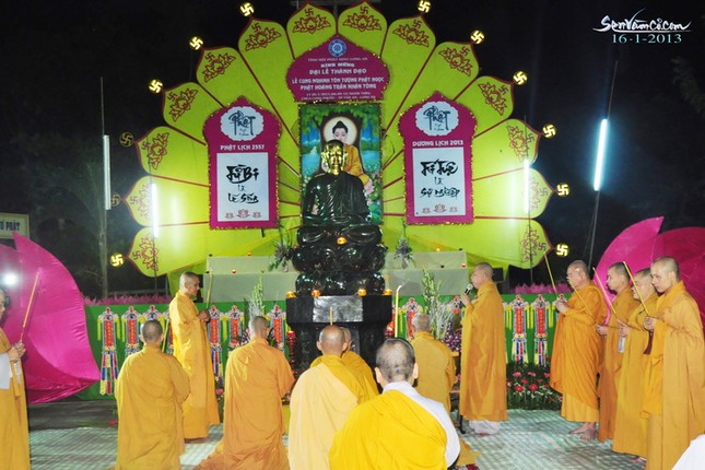 2013-1-16 Cung thinh Phat ngoc ve chua Long Phuoc-Le TRi senvamco (10)b.JPG