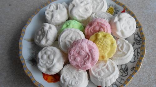Bánh bình tinh với đủ sắc màu - Ảnh: Thanh Ly Bánh bình tinh với đủ sắc màu - Ảnh: Thanh Ly