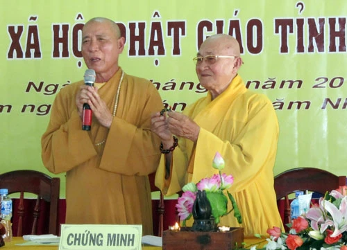 BR-VT: Hơn 44,4 tỷ đồng làm từ thiện ảnh 1 dao tu va tang xau chuoi cho HT truong ban TT.JPG