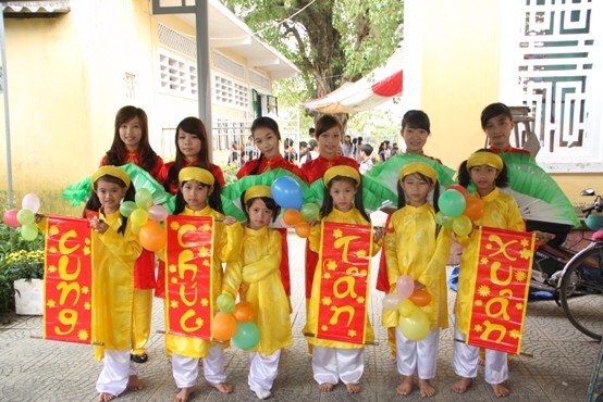 Huế: Rộn ràng ngày hội Xuân Từ bi ảnh 8 Huế: Rộn ràng ngày hội Xuân Từ bi ảnh 8