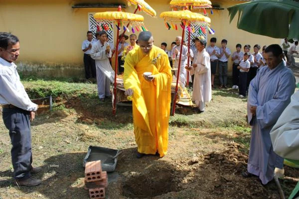PG huyện A Lưới đặt đá xây dựng Thư viện Sơn Thủy ảnh 1 IMG_2670_600x400.jpg