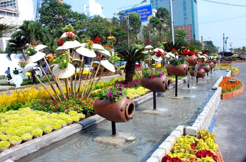 Chùm ảnh đường hoa Nguyễn Huệ qua các năm ảnh 7
