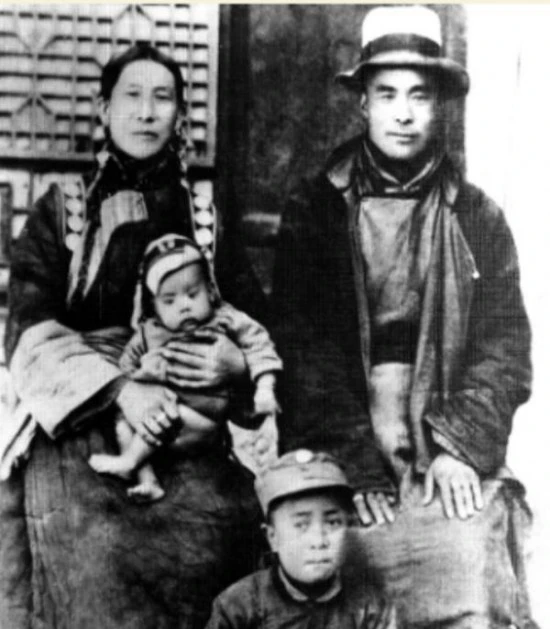 Hình ảnh quý về Đức Dalai Lama thứ 14 ảnh 1