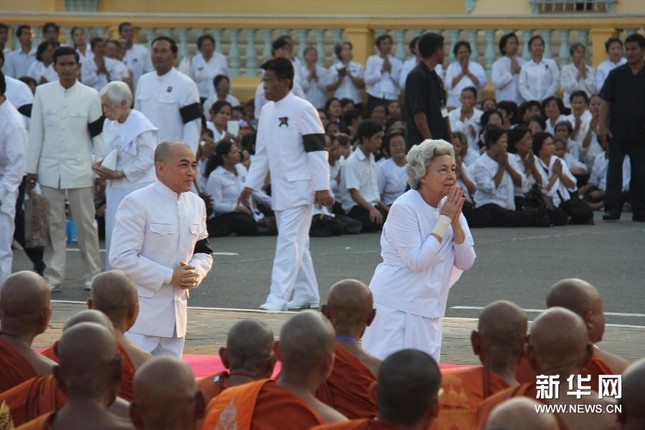 Campuchia tiễn biệt cựu vương Norodom Sihanouk ảnh 2 sihanuk1.jpg