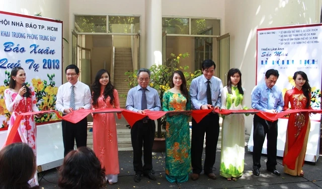 Triển lãm ảnh và phòng đọc báo xuân 2013 ảnh 1 phongdocbaoxuan1.JPG