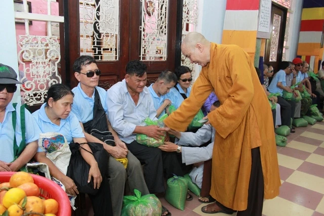 Làng mù Vĩnh Châu đã có Tết ảnh 5 maitrung.JPG